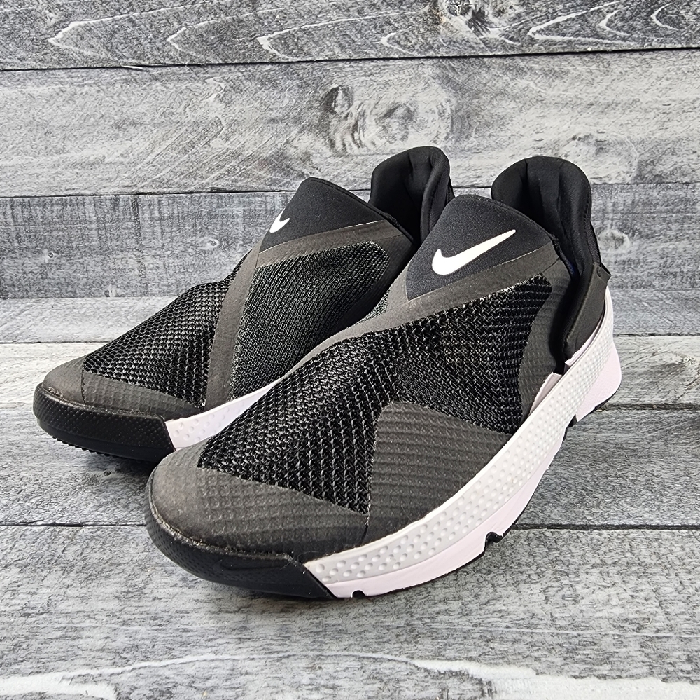New Nike Go FlyEase Size 9